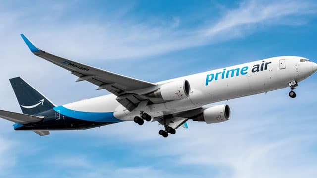 Image for article: Getting Ahead Of The Holiday Rush: Amazon And 2 Top Stocks To Buy